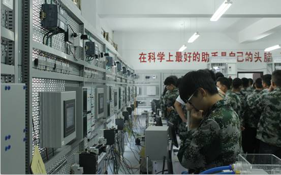 走進校園，共筑未來 新生實訓工廠、實驗室參觀與教育咨詢服務體驗